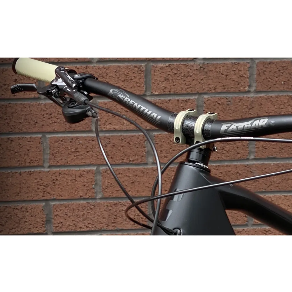 RENTHAL V3 FATBAR LITE kolfiber Flat Rise-hängare 780 mm
