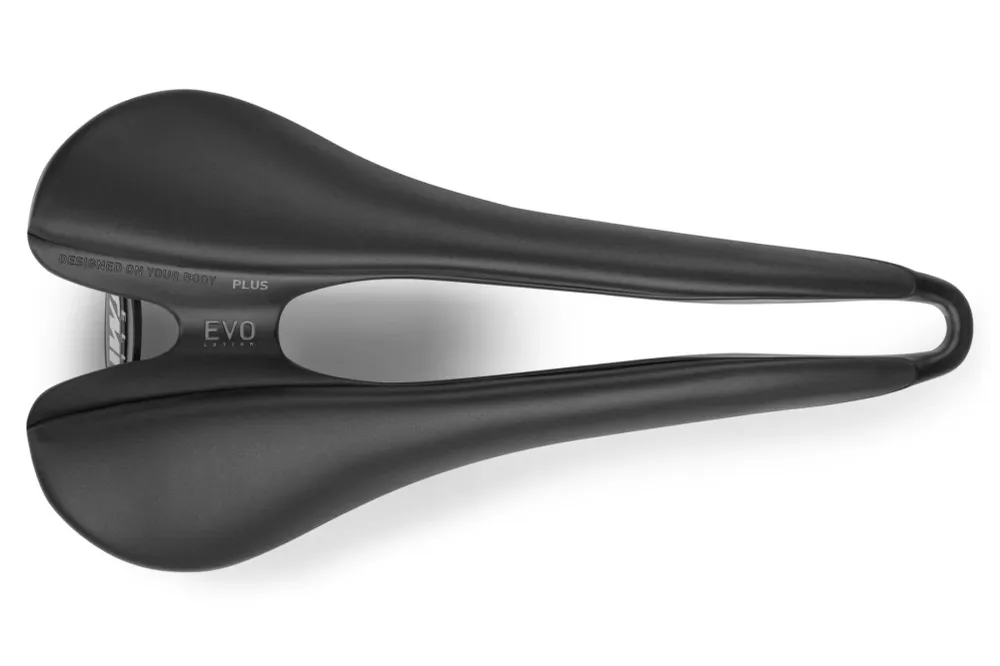 SMP EVO PLUS sadel 140 mm bred Svarta skenor i rostfritt stål