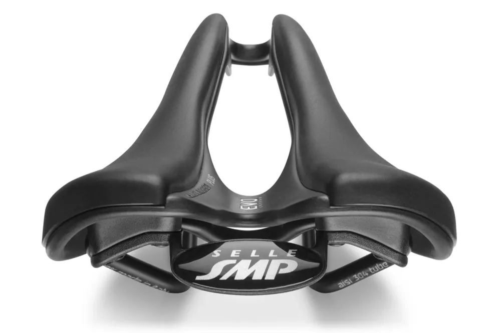 SMP EVO PLUS sadel 140 mm bred Svarta skenor i rostfritt stål