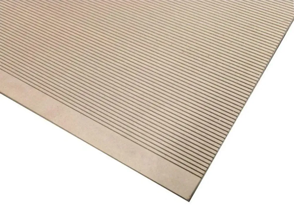 BÖJBAR MDF SKIVA LÄNGDSPÅRAD 6MM 1220X2440MM