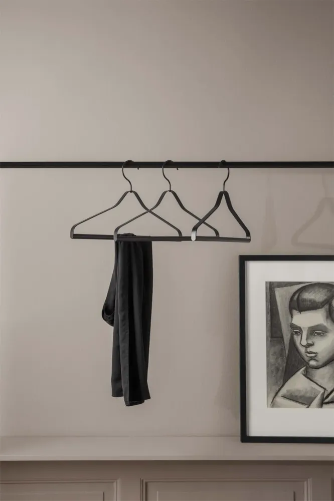 Coat Hanger Set 3