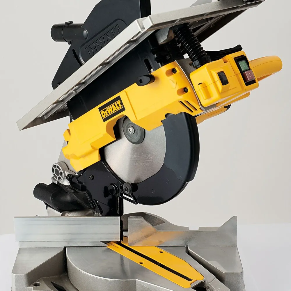 Dewalt D27113-QS 1600W Kap- och geringssåg