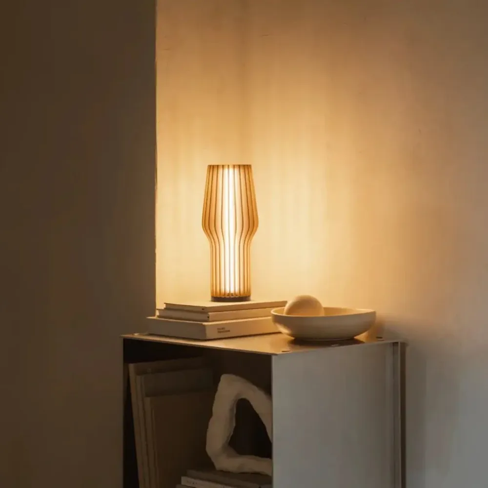Eva Solo Bärbar bordslampa RADIANT 28 cm, LED, naturlig, trä